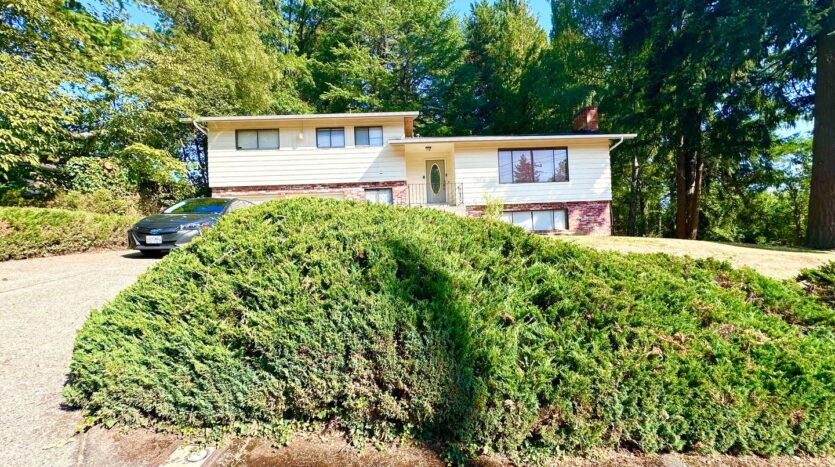 13570 Shireva Dr.  - Lake Oswego - Oregon - 3 bed, 2.5 bath rental property