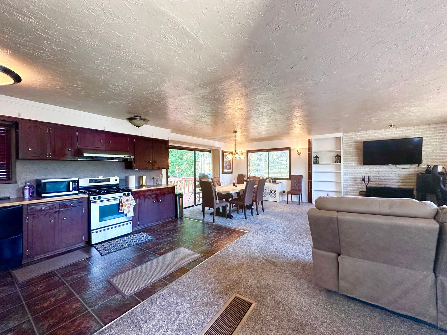 13570 Shireva Dr.  - Lake Oswego - Oregon - 3 bed, 2.5 bath rental property