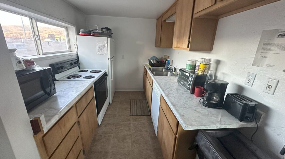 1410 Main Street - Unit H - Susanville - California - 1 bed, 2 bath rental property