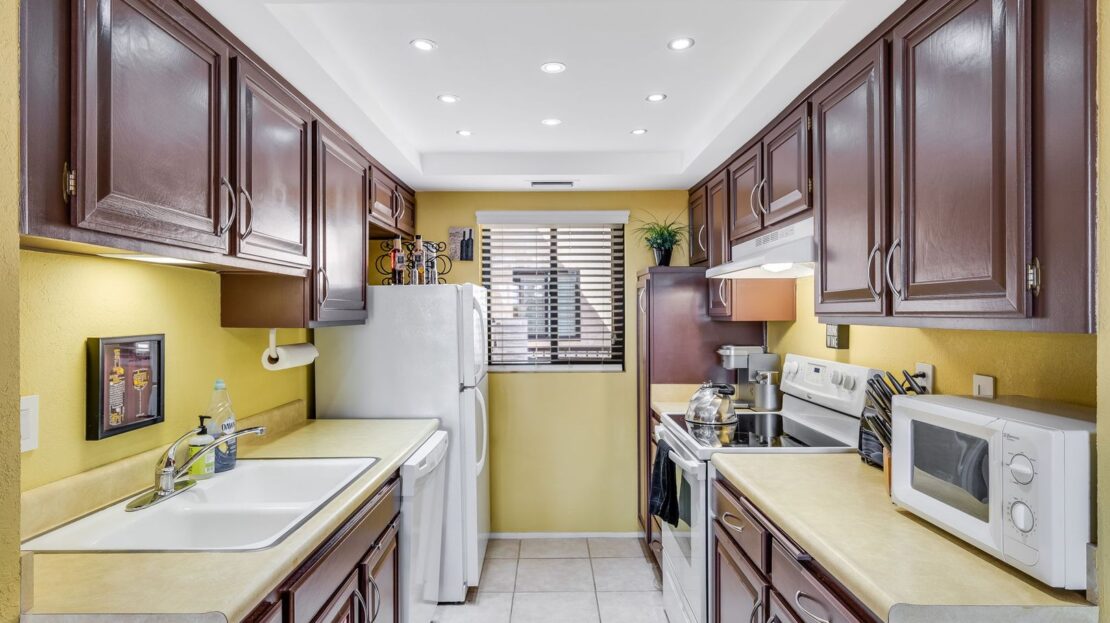 1411 N Sunrise Way  Unit 18 - Palm Springs - California - 2 bed, 2 bath rental property