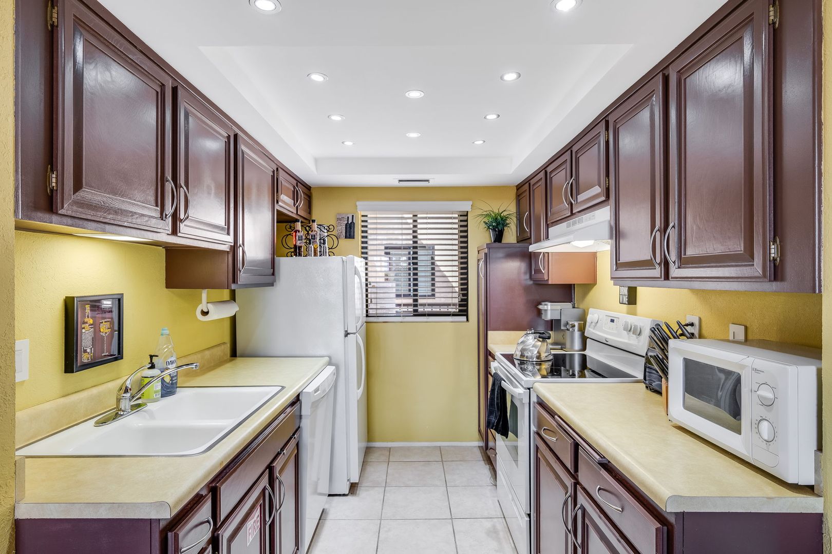 1411 N Sunrise Way  Unit 18 - Palm Springs - California - 2 bed, 2 bath rental property