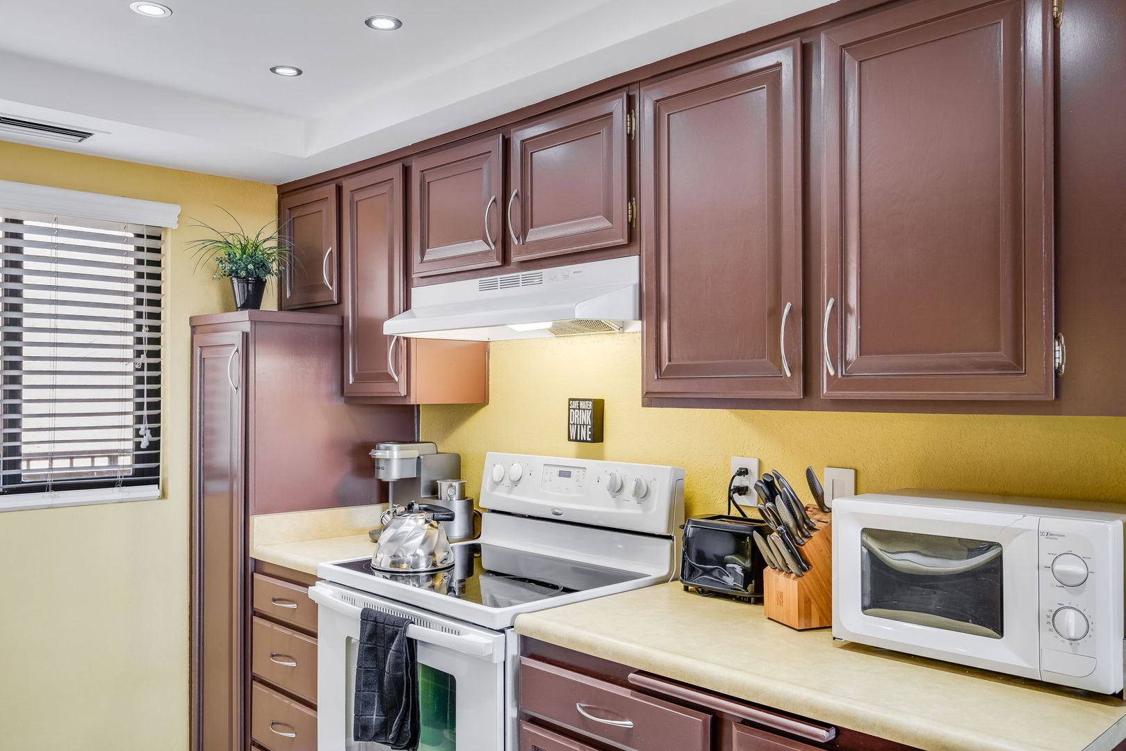 1411 N Sunrise Way  Unit 18 - Palm Springs - California - 2 bed, 2 bath rental property