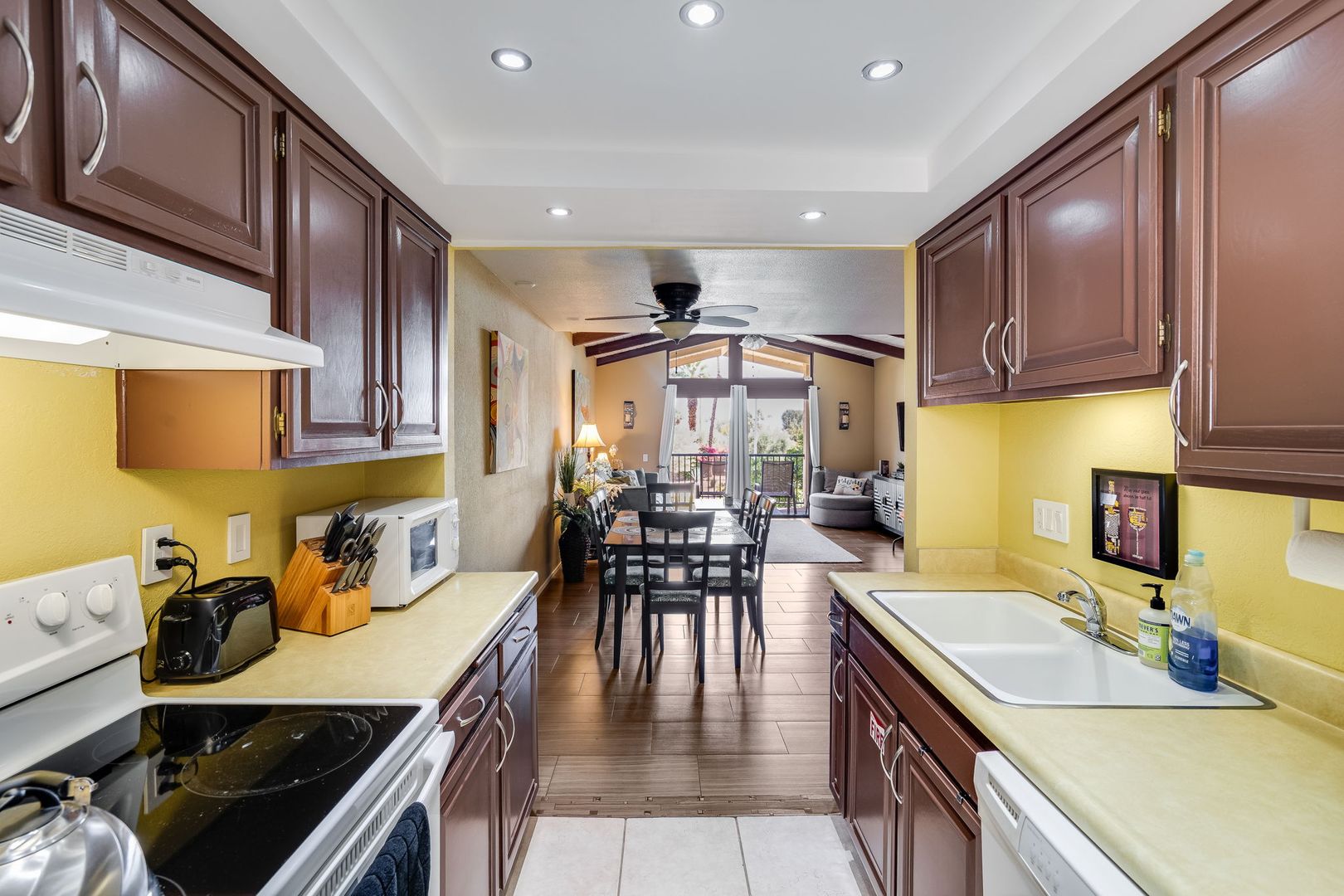 1411 N Sunrise Way  Unit 18 - Palm Springs - California - 2 bed, 2 bath rental property