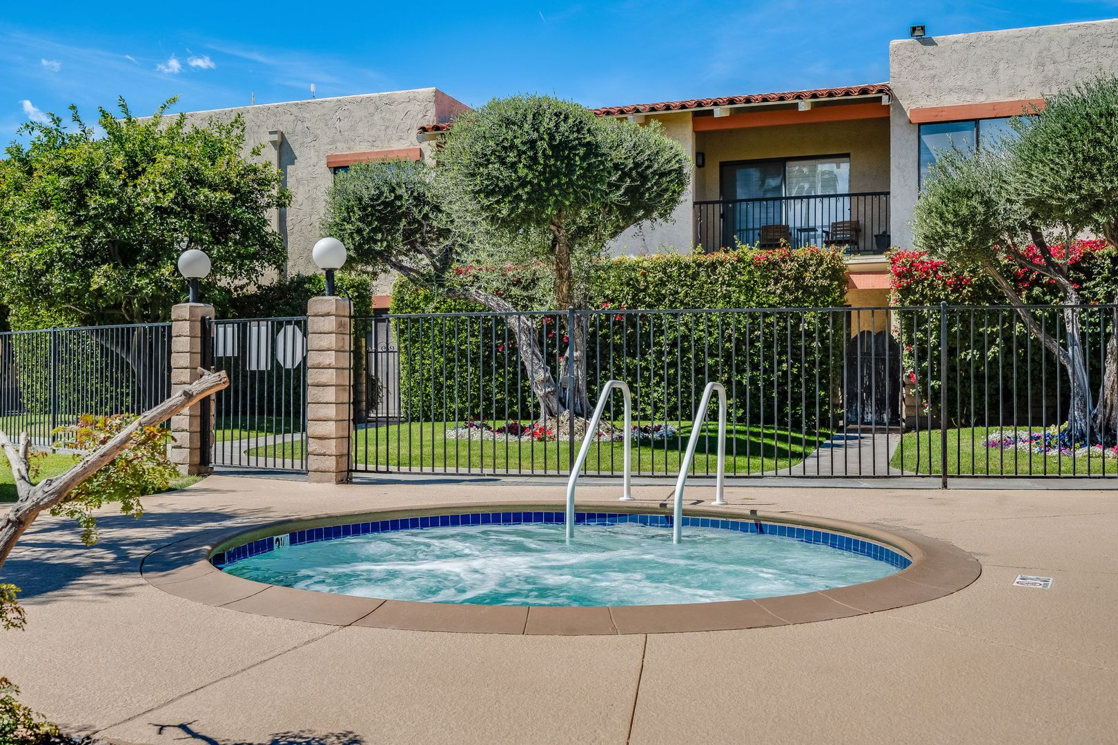 1411 N Sunrise Way  Unit 18 - Palm Springs - California - 2 bed, 2 bath rental property