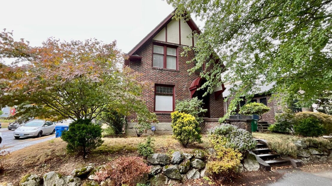 1425 32nd Ave S - Seattle - Washington - 3 bed, 2 bath rental property