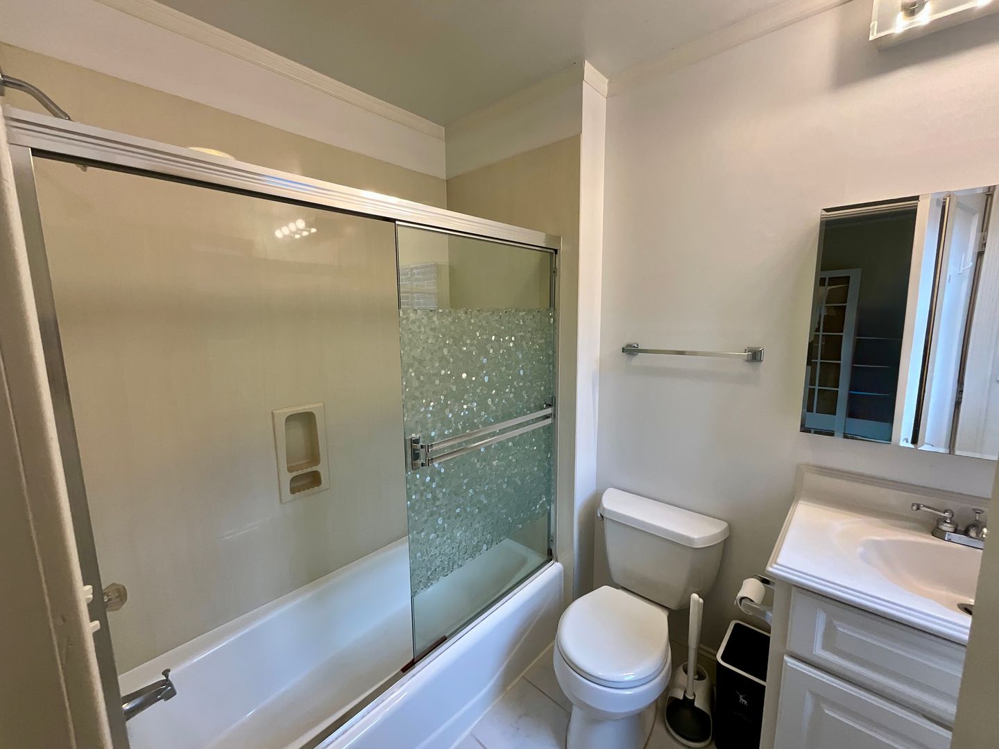 1425 32nd Ave S - Seattle - Washington - 3 bed, 2 bath rental property