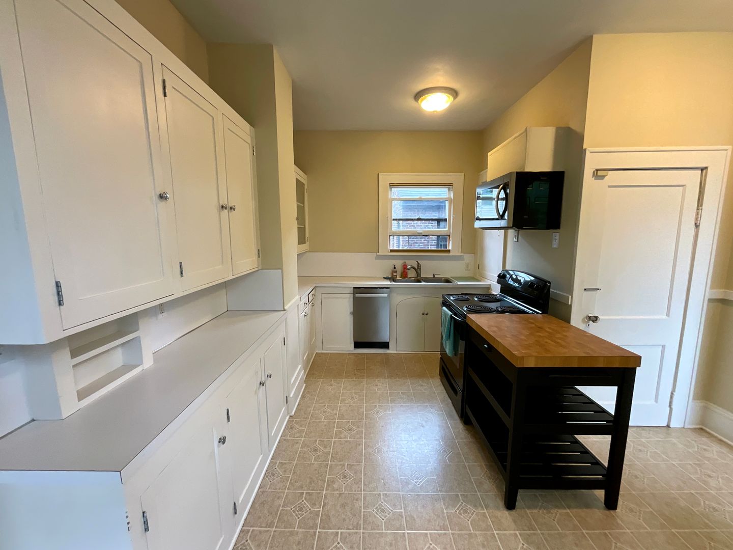 1425 32nd Ave S - Seattle - Washington - 3 bed, 2 bath rental property