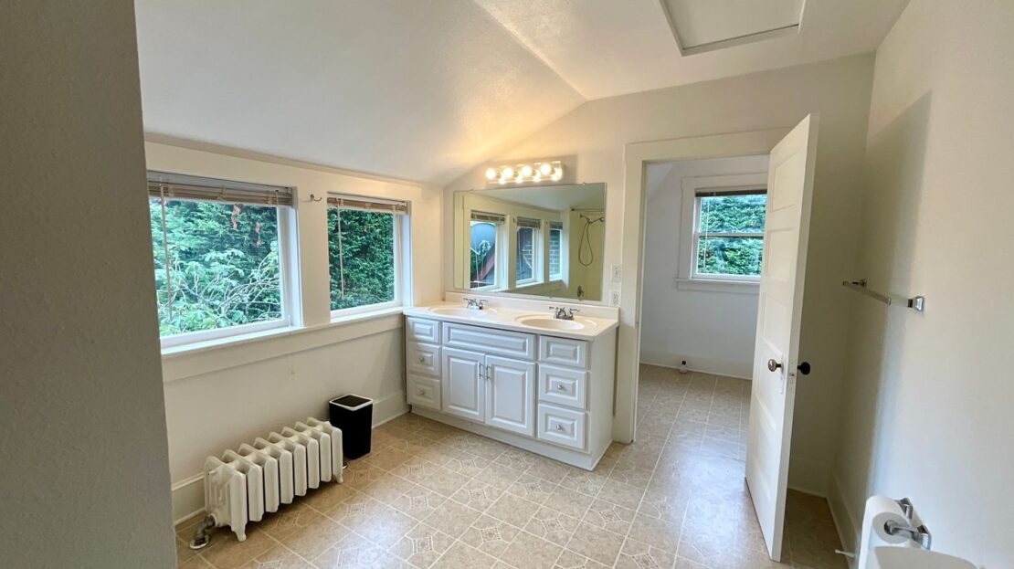 1425 32nd Ave S - Seattle - Washington - 3 bed, 2 bath rental property