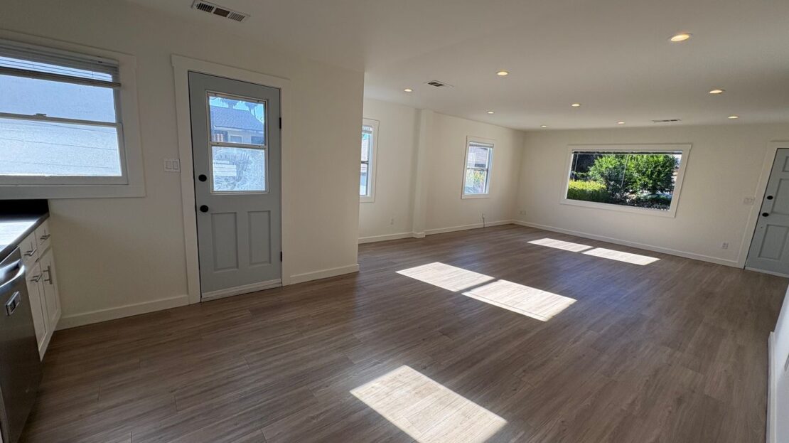 1451-1451 1/2 A & B Hornblend St - San Diego - California - 3 bed, 2 bath rental property