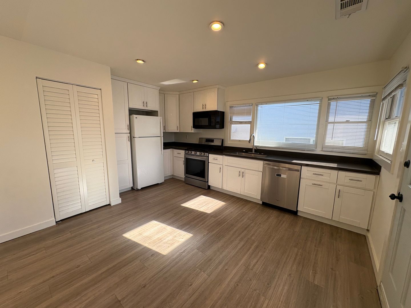 1451-1451 1/2 A & B Hornblend St - San Diego - California - 3 bed, 2 bath rental property