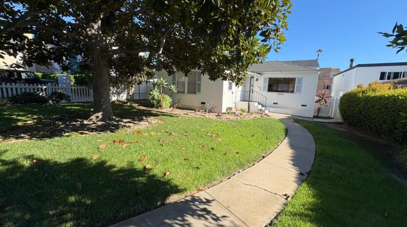 1451-1451 1/2 A & B Hornblend St - San Diego - California - 3 bed, 2 bath rental property