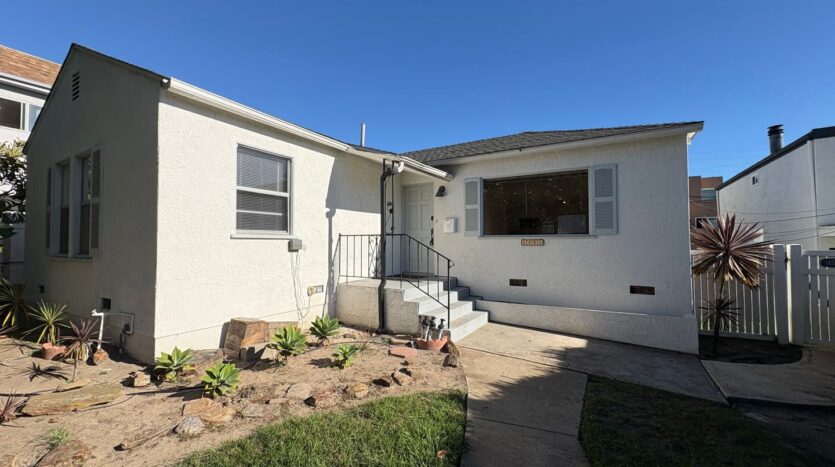 1451-1451 1/2 A & B Hornblend St - San Diego - California - 3 bed, 2 bath rental property