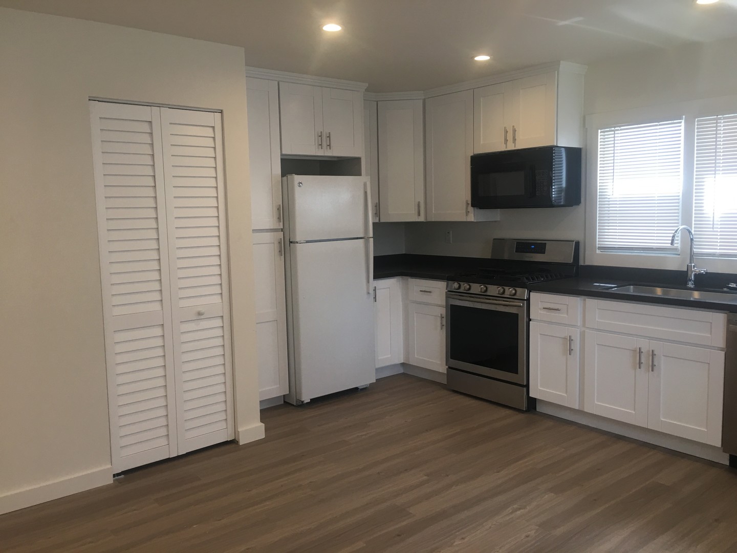 1451-1451 1/2 A & B Hornblend St - San Diego - California - 3 bed, 2 bath rental property