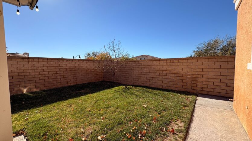 15131 Crane St - Fontana - California - 4 bed, 3 bath rental property