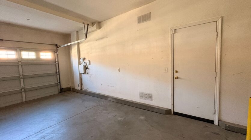 15131 Crane St - Fontana - California - 4 bed, 3 bath rental property