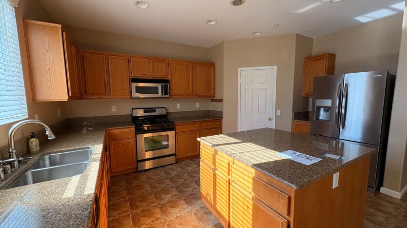 15131 Crane St - Fontana - California - 4 bed, 3 bath rental property