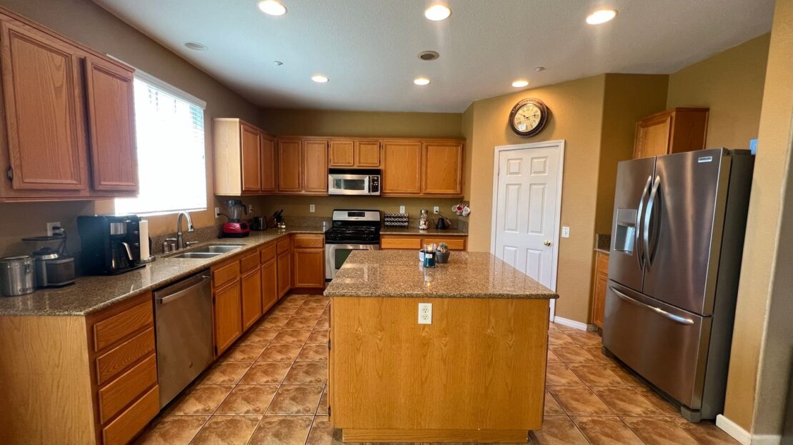 15131 Crane St - Fontana - California - 4 bed, 3 bath rental property