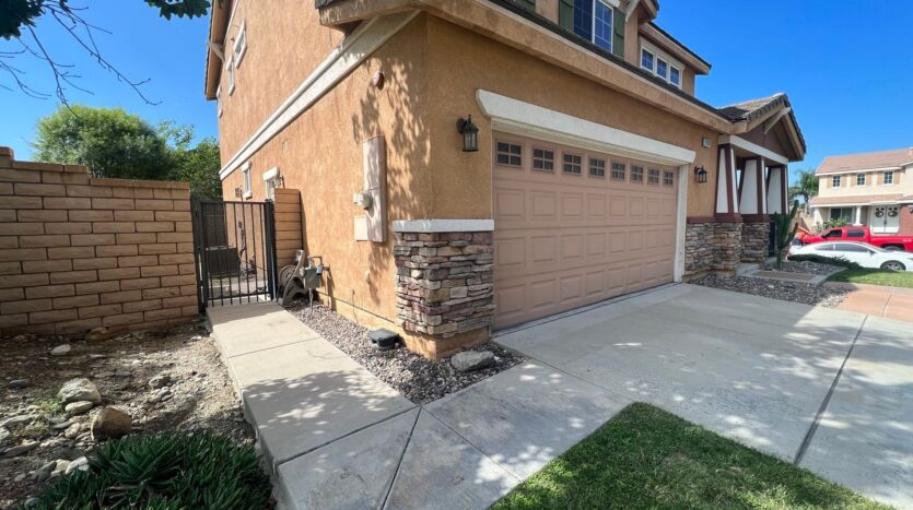 15131 Crane St - Fontana - California - 4 bed, 3 bath rental property