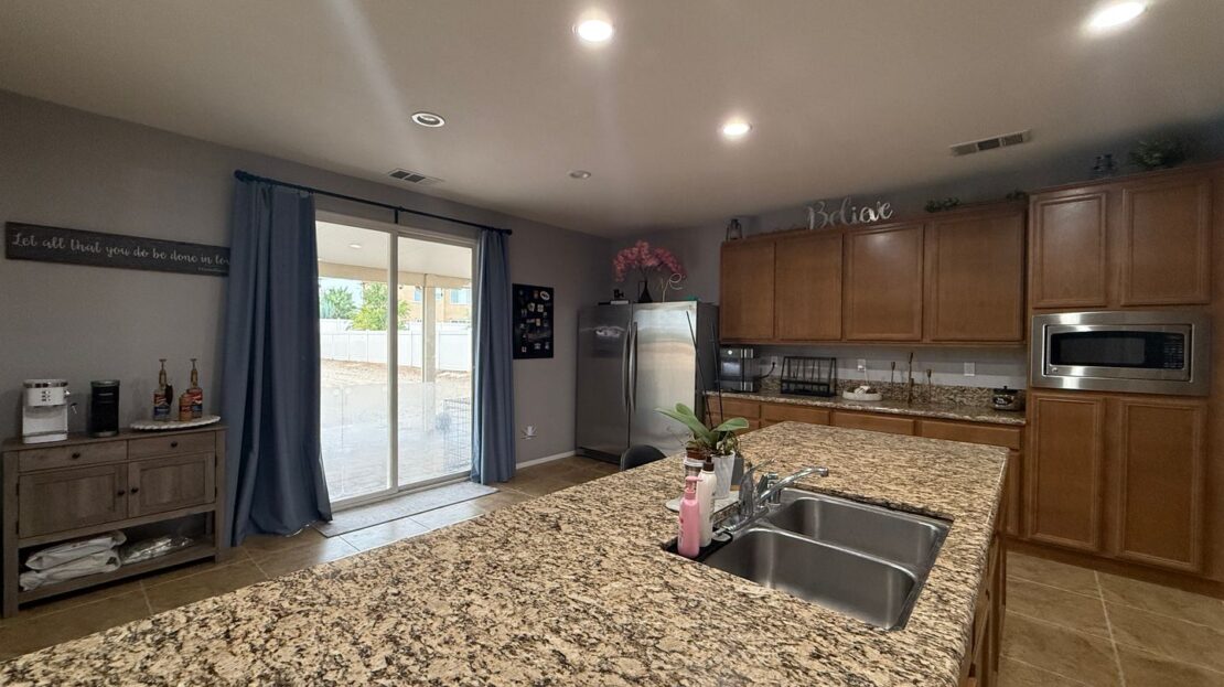 1520 W. Ave P6 - Palmdale - California - 6 bed, 4 bath rental property