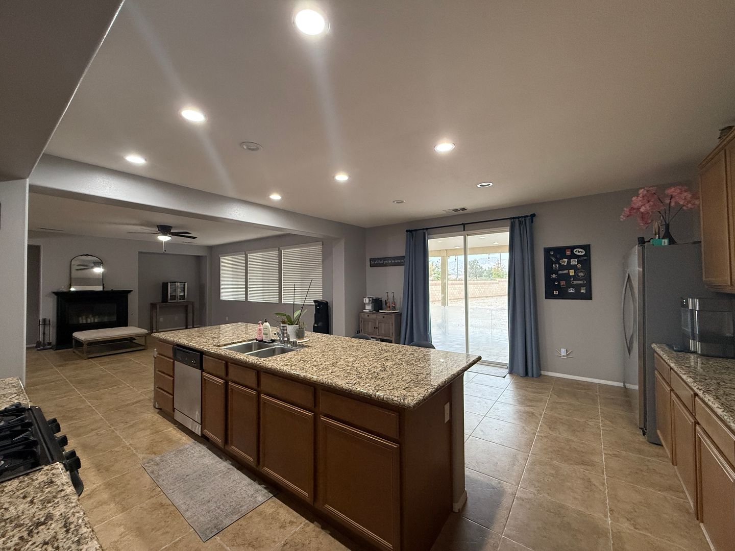 1520 W. Ave P6 - Palmdale - California - 6 bed, 4 bath rental property