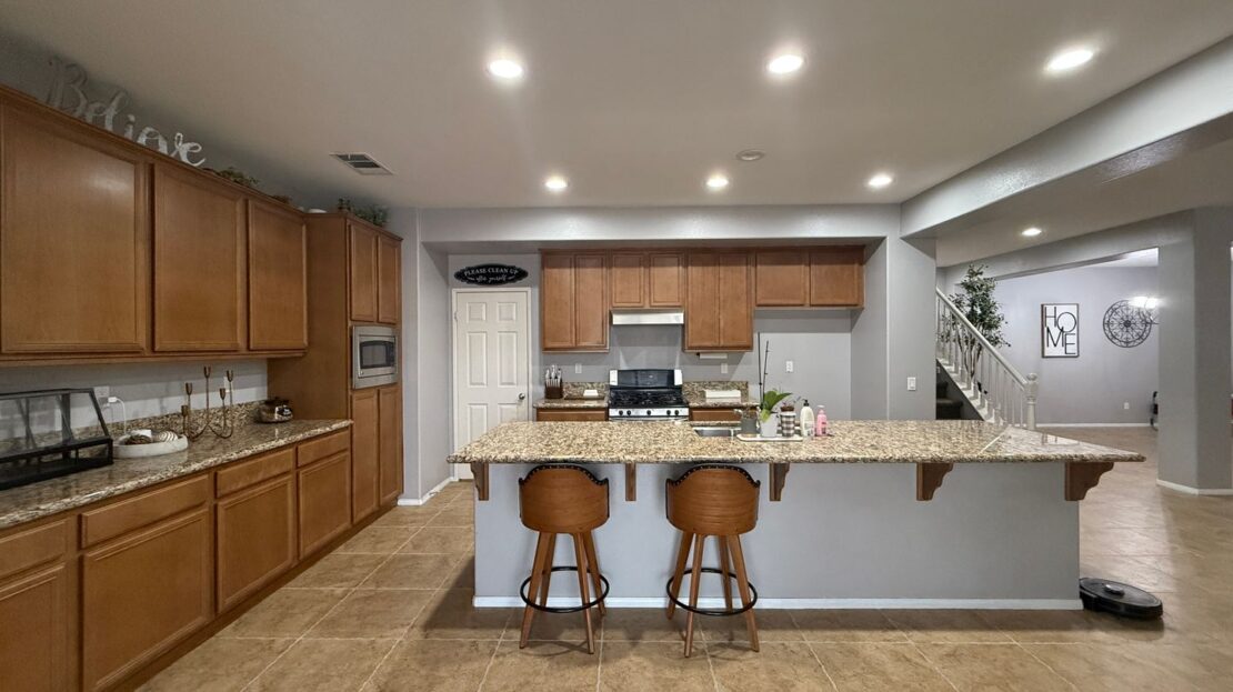 1520 W. Ave P6 - Palmdale - California - 6 bed, 4 bath rental property