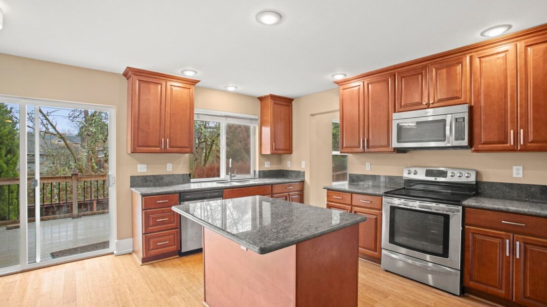 15379 NW Energia St - Portland - Oregon - 4 bed, 2.5 bath rental property