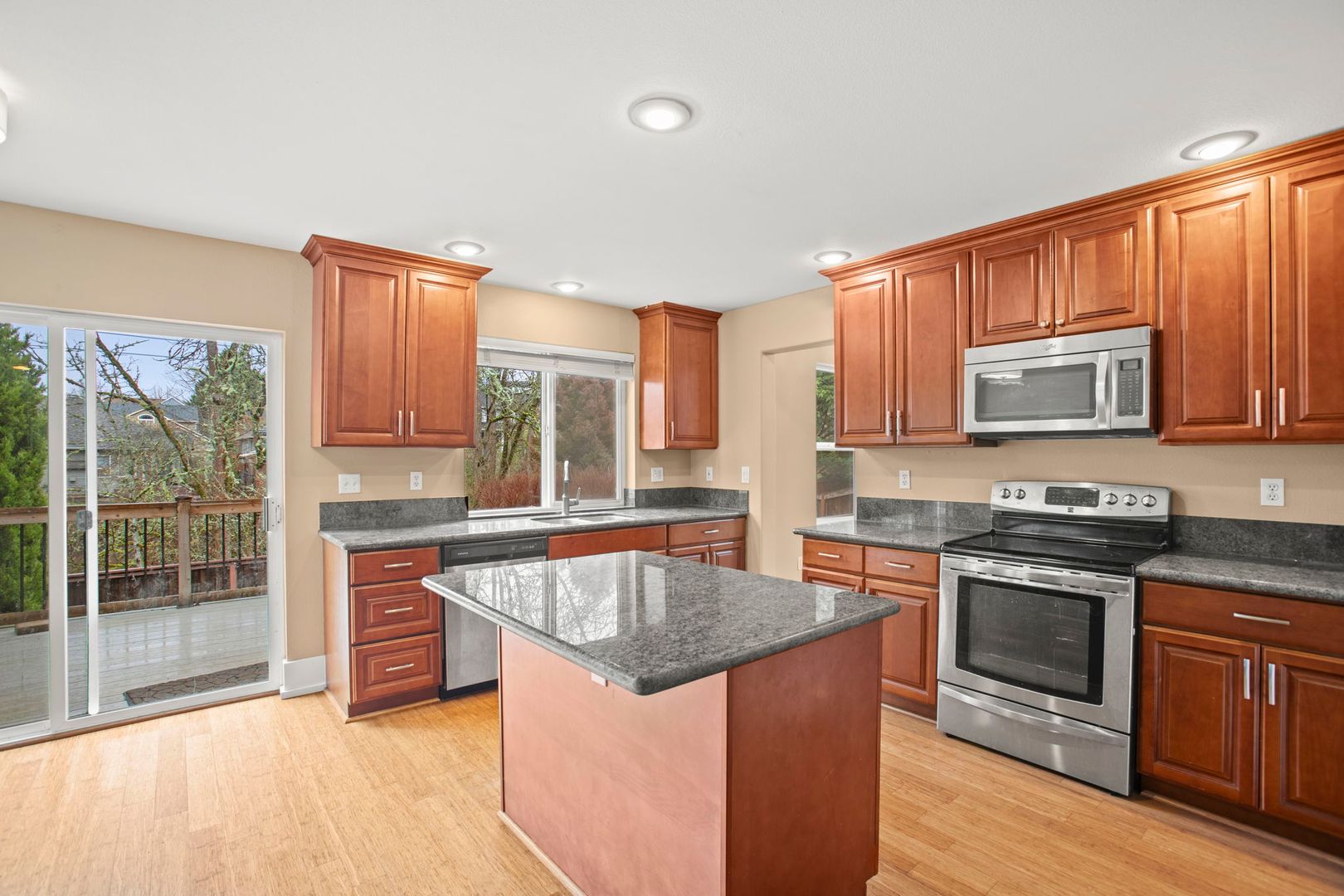 15379 NW Energia St - Portland - Oregon - 4 bed, 2.5 bath rental property