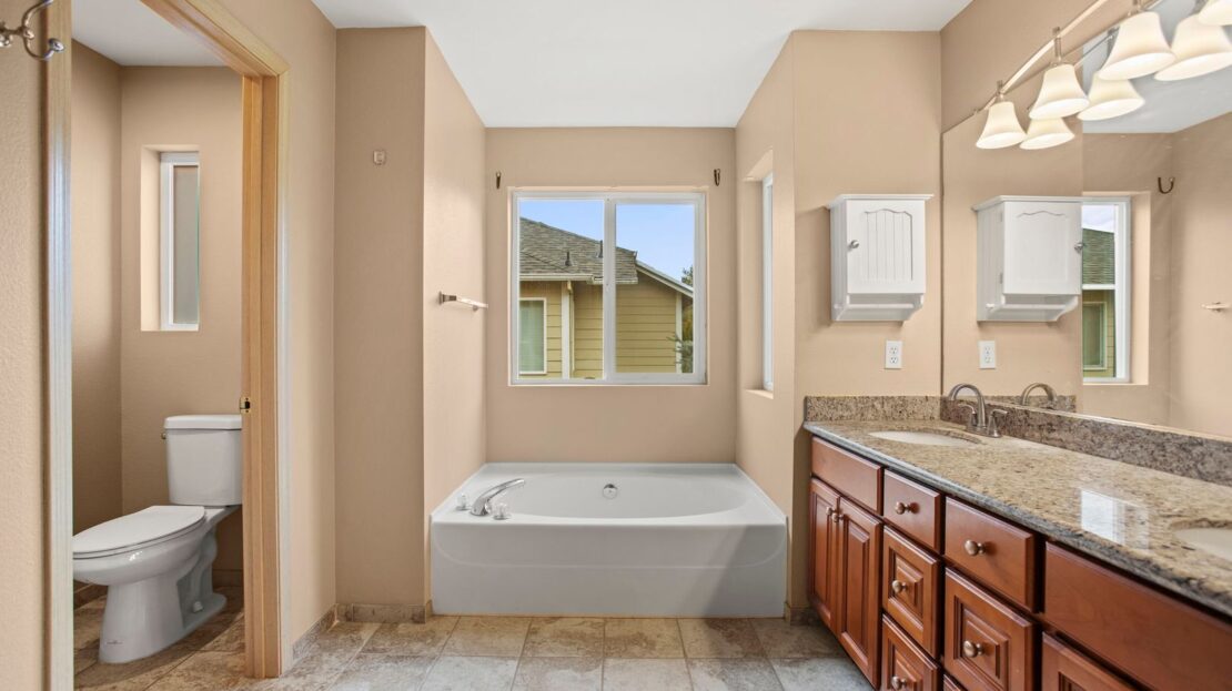 15379 NW Energia St - Portland - Oregon - 4 bed, 2.5 bath rental property