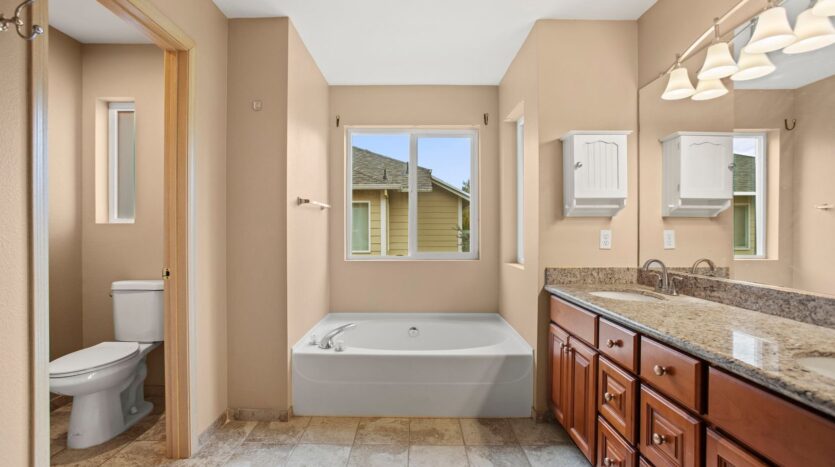 15379 NW Energia St - Portland - Oregon - 4 bed, 2.5 bath rental property