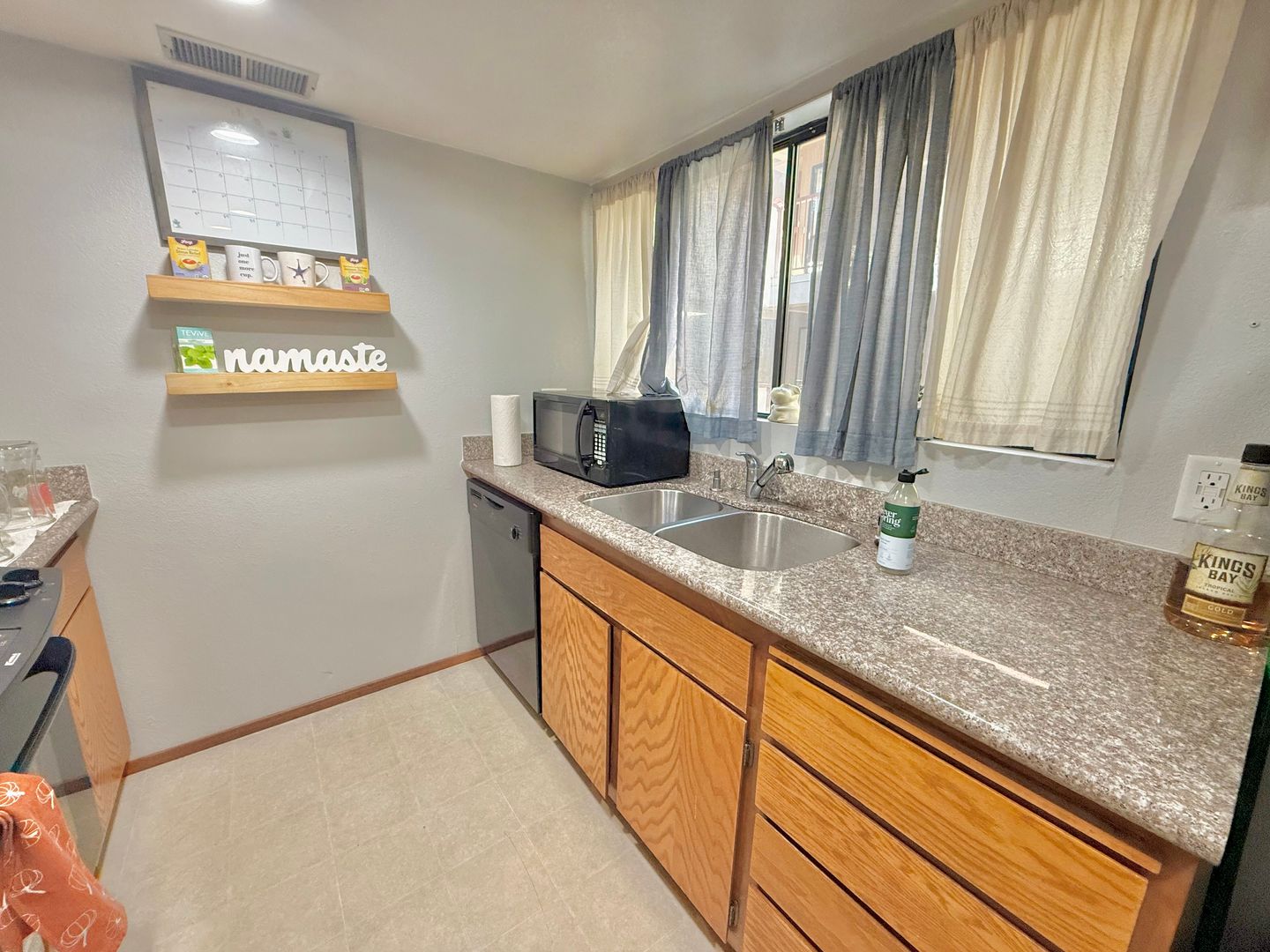 1600 Carmel Drive #18  - Walnut Creek - California - 1 bed, 1 bath rental property