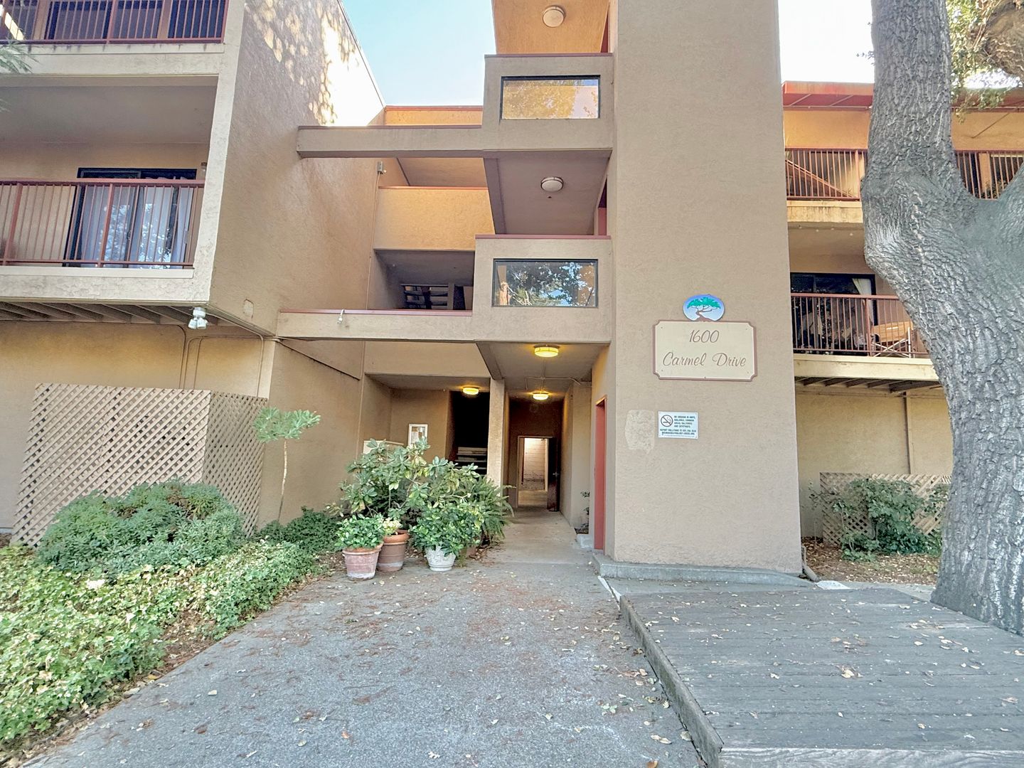 1600 Carmel Drive #18  - Walnut Creek - California - 1 bed, 1 bath rental property