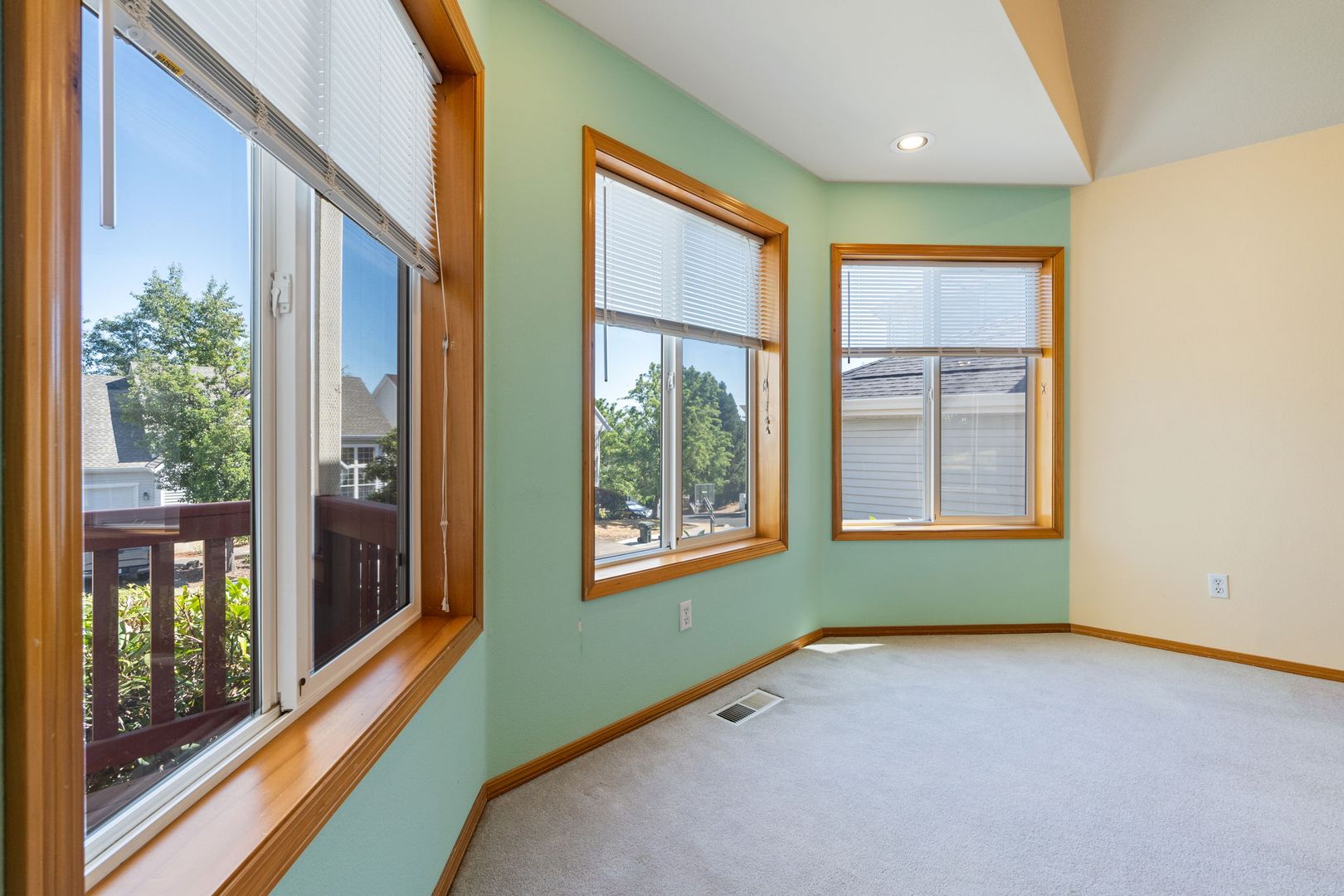 16286 SW Horseshoe Way - Beaverton - Oregon - 3 bed, 2.5 bath rental property