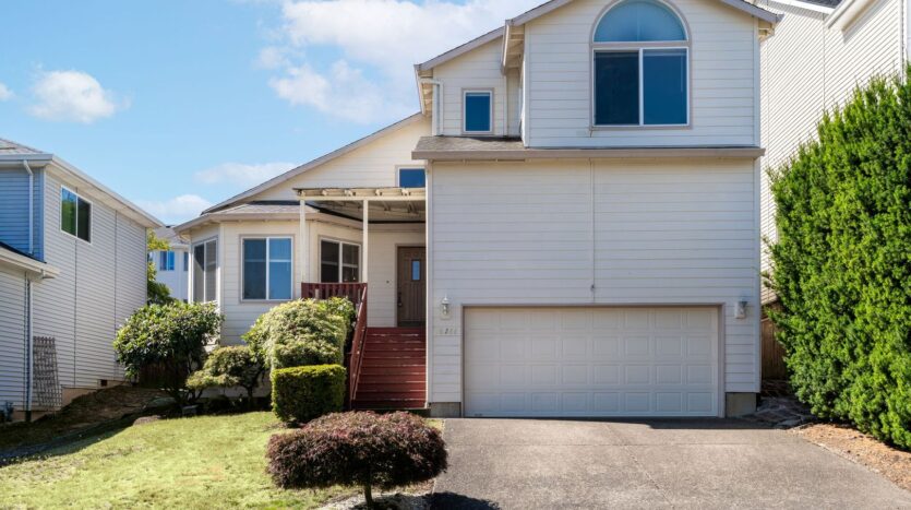 16286 SW Horseshoe Way - Beaverton - Oregon - 3 bed, 2.5 bath rental property