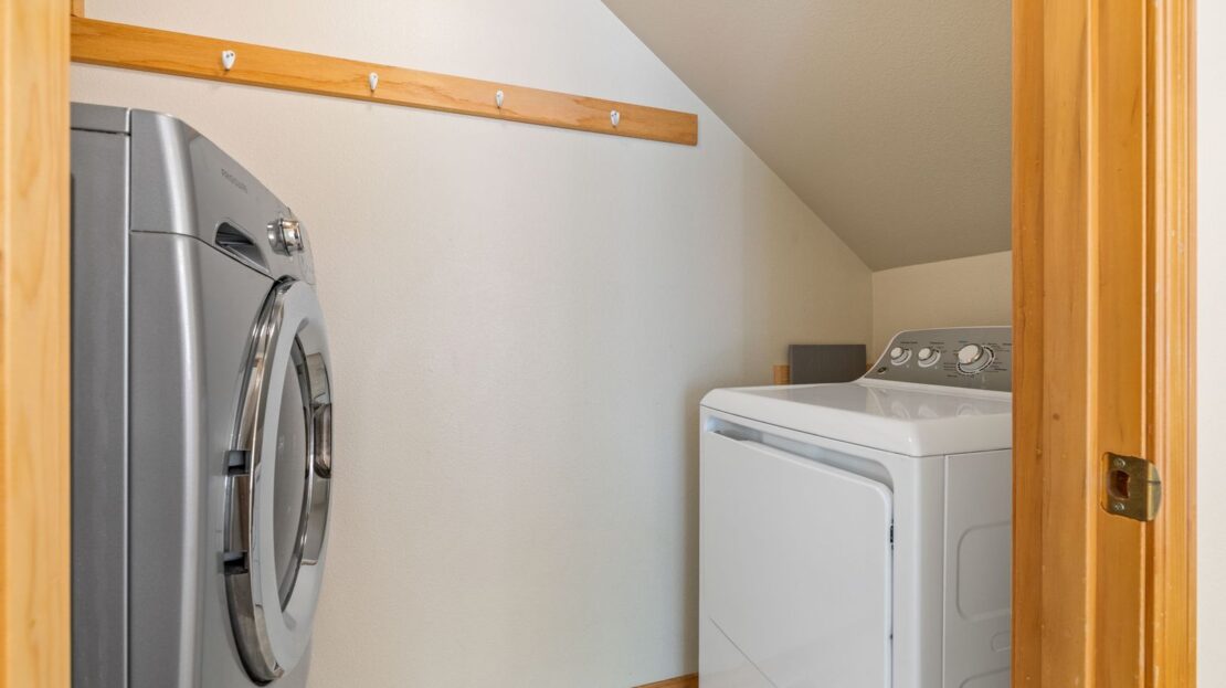 16286 SW Horseshoe Way - Beaverton - Oregon - 3 bed, 2.5 bath rental property