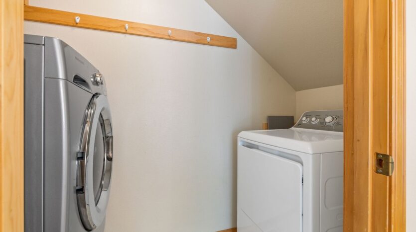 16286 SW Horseshoe Way - Beaverton - Oregon - 3 bed, 2.5 bath rental property