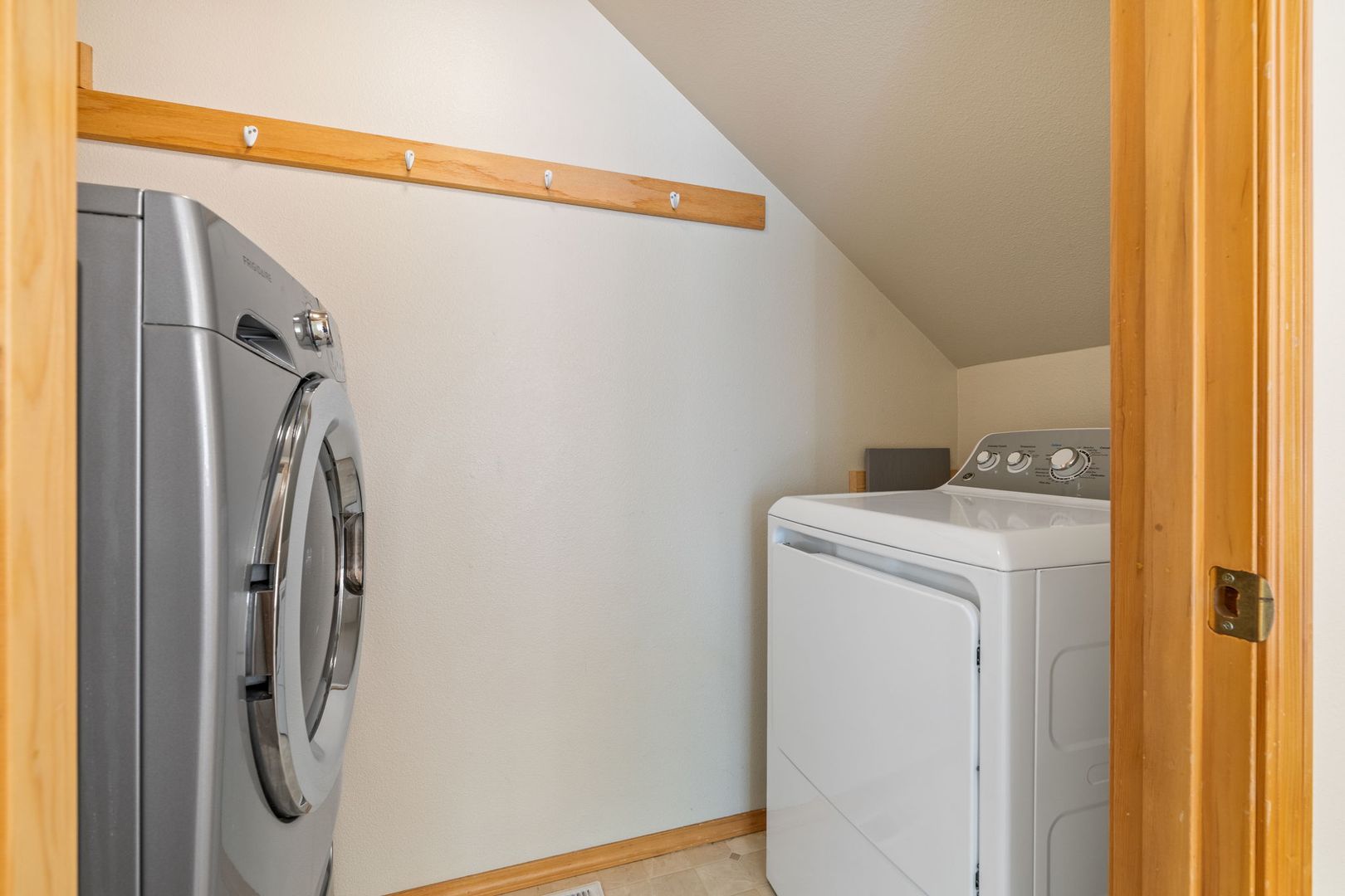 16286 SW Horseshoe Way - Beaverton - Oregon - 3 bed, 2.5 bath rental property