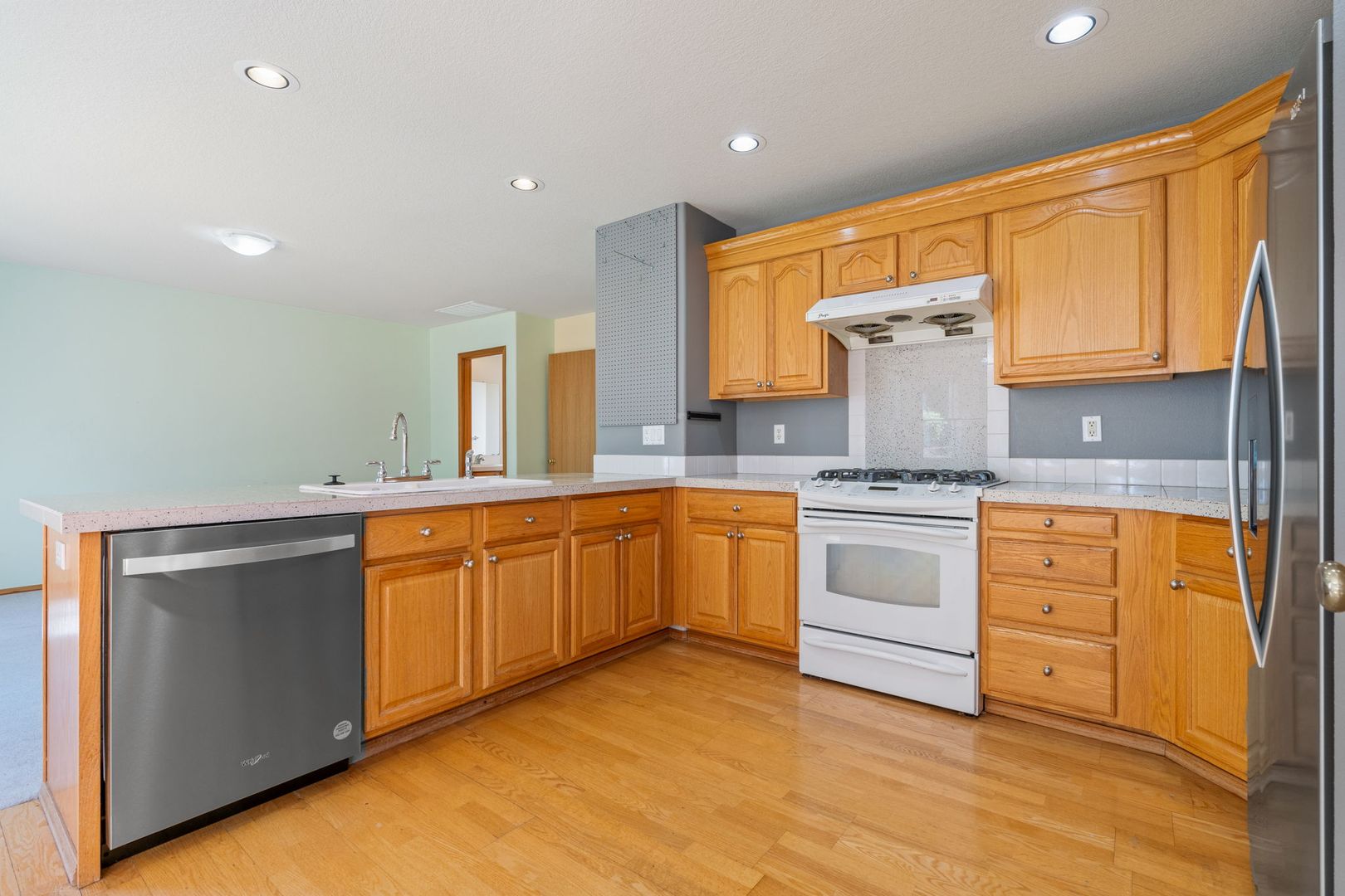 16286 SW Horseshoe Way - Beaverton - Oregon - 3 bed, 2.5 bath rental property