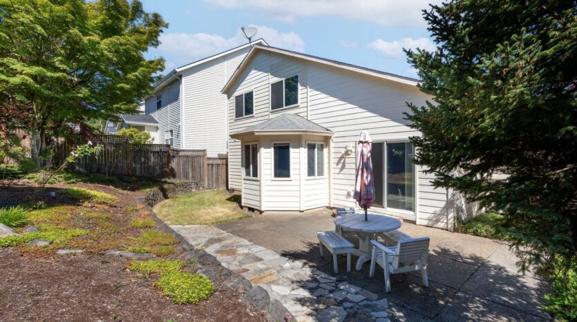16286 SW Horseshoe Way - Beaverton - Oregon - 3 bed, 2.5 bath rental property