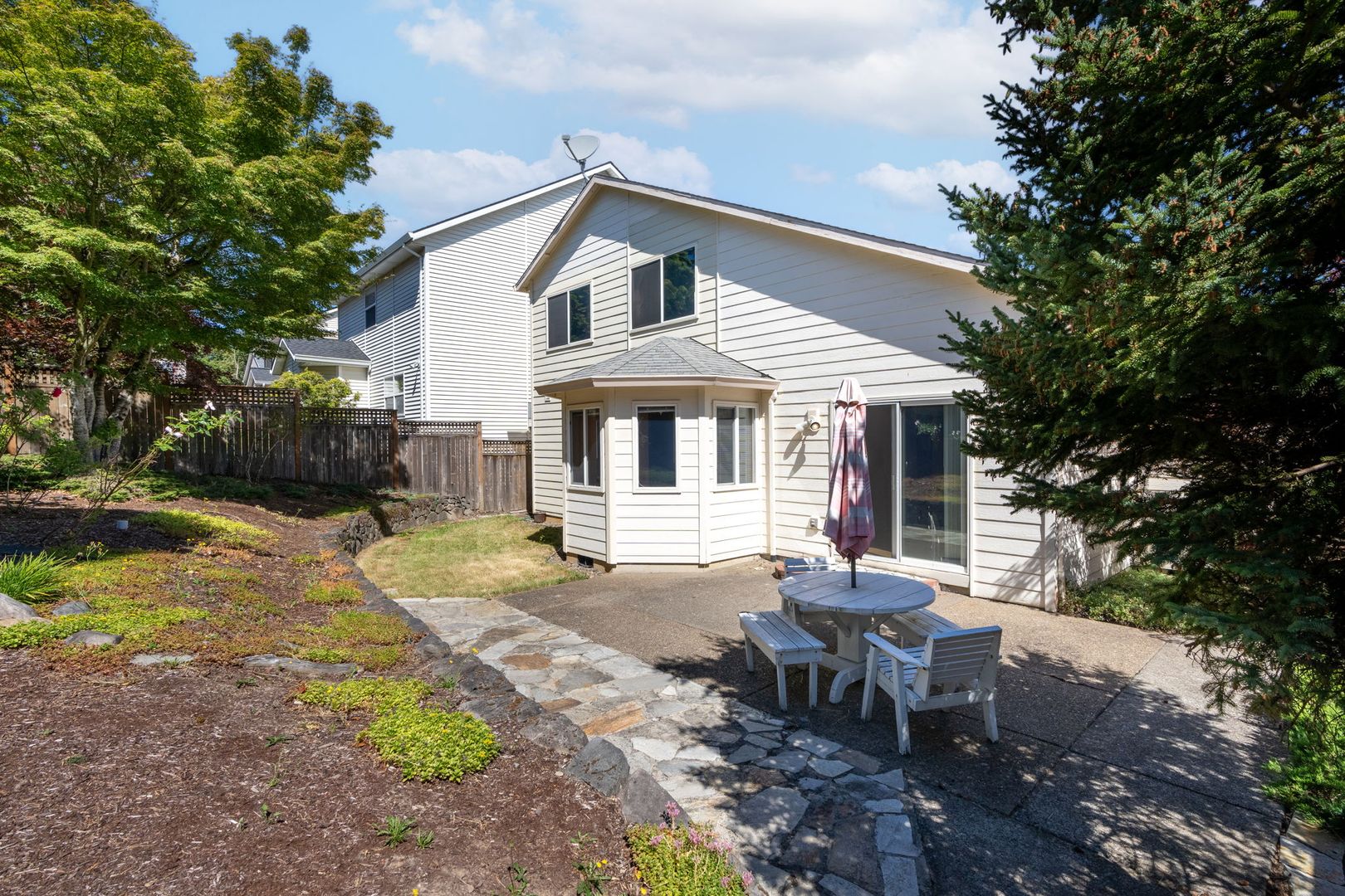 16286 SW Horseshoe Way - Beaverton - Oregon - 3 bed, 2.5 bath rental property