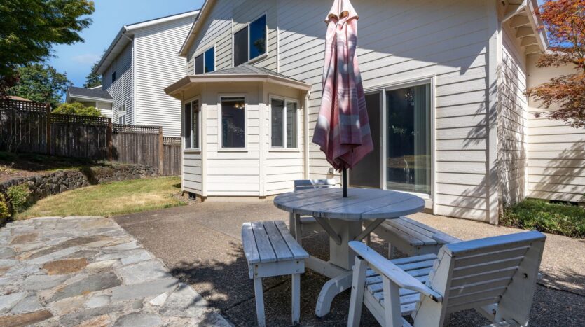 16286 SW Horseshoe Way - Beaverton - Oregon - 3 bed, 2.5 bath rental property