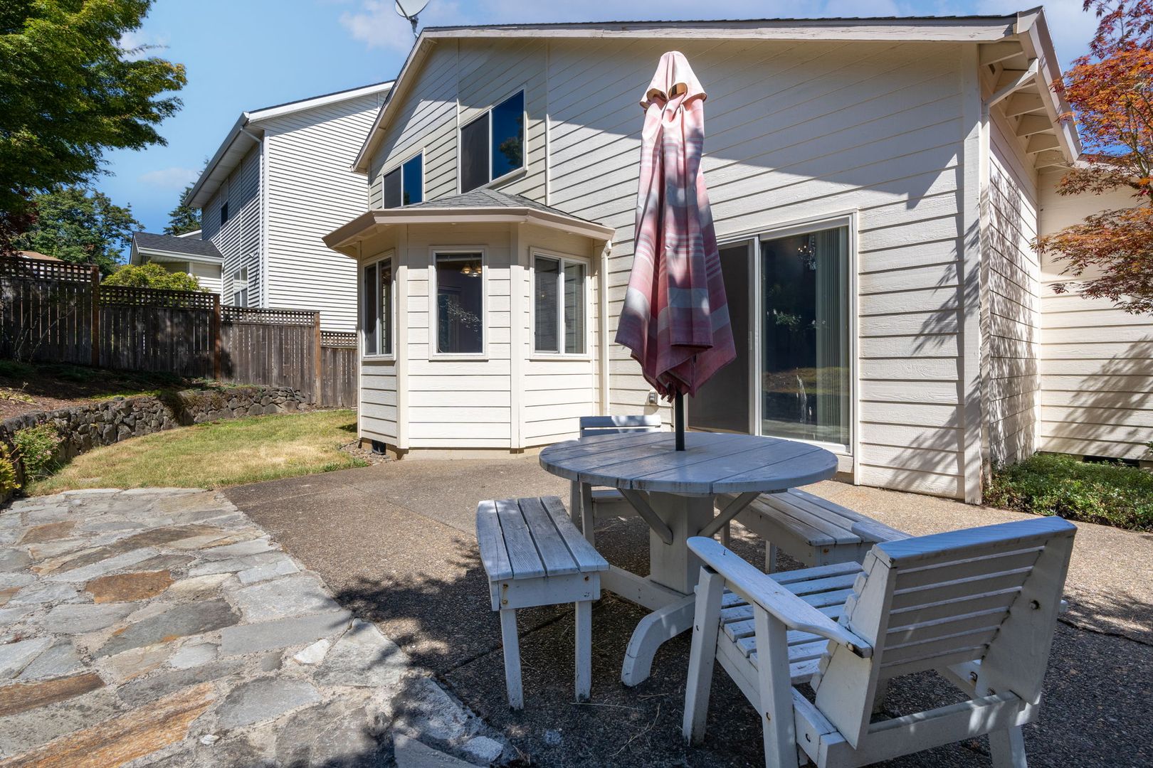 16286 SW Horseshoe Way - Beaverton - Oregon - 3 bed, 2.5 bath rental property