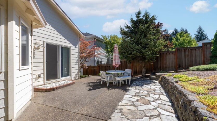 16286 SW Horseshoe Way - Beaverton - Oregon - 3 bed, 2.5 bath rental property