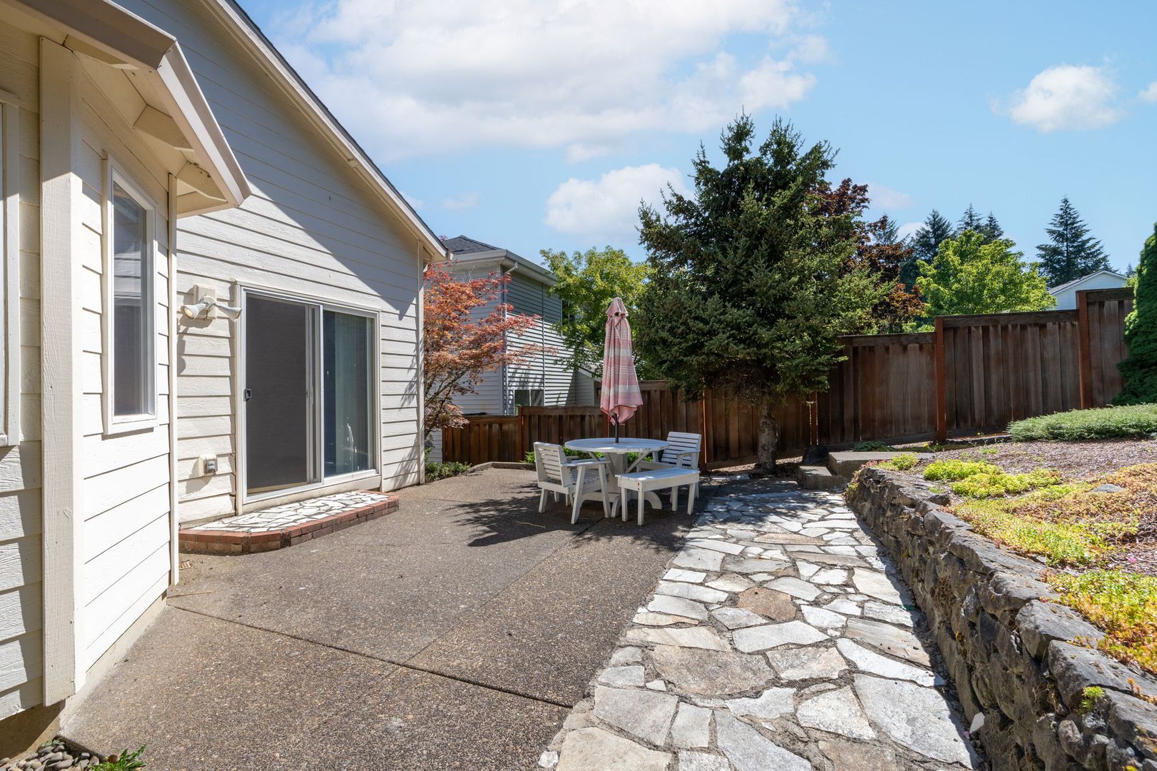 16286 SW Horseshoe Way - Beaverton - Oregon - 3 bed, 2.5 bath rental property