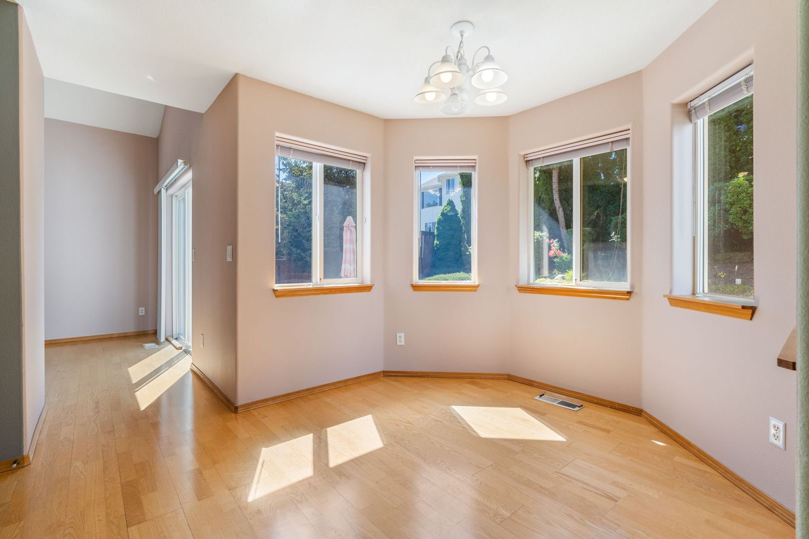 16286 SW Horseshoe Way - Beaverton - Oregon - 3 bed, 2.5 bath rental property