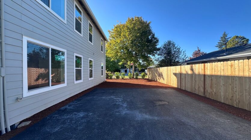 16818 SE Market St.  - Unit B - Portland - Oregon - 2 bed, 1 bath rental property