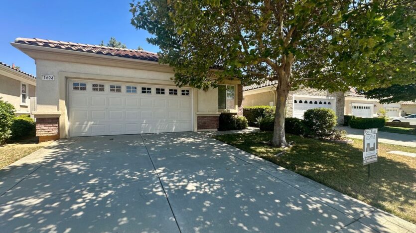 1694 Sarazen St - Beaumont - California - 2 bed, 2 bath rental property