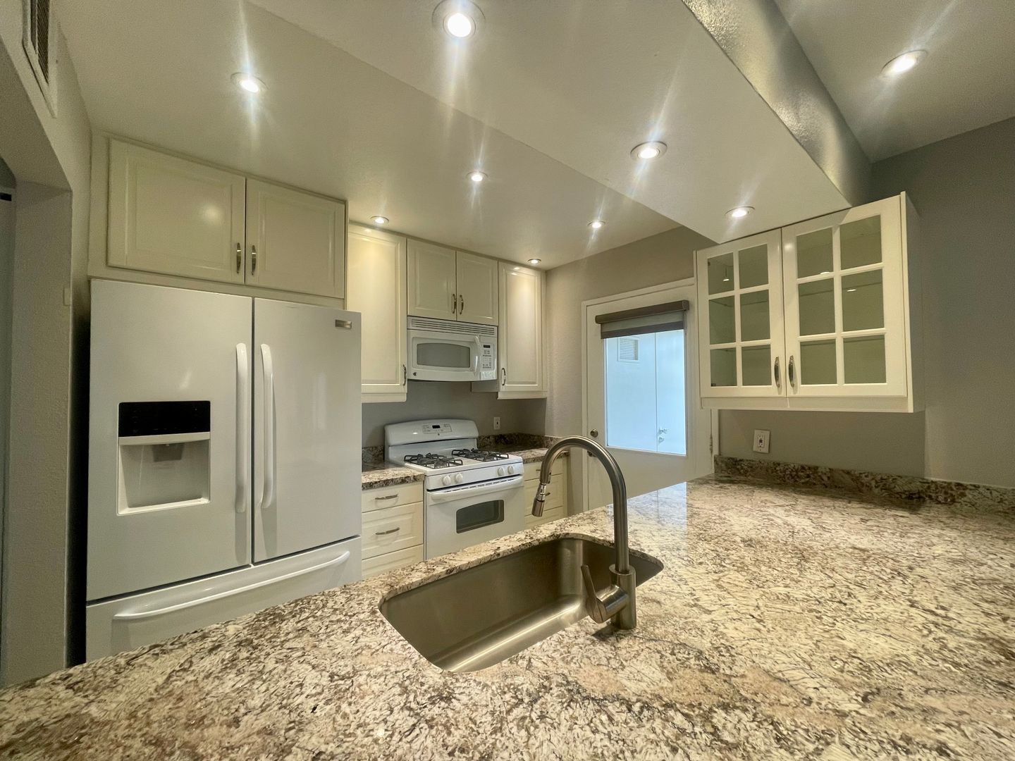 1735 N. Via Miraleste 1915 - Palm Springs - California - 1 bed, 1 bath rental property