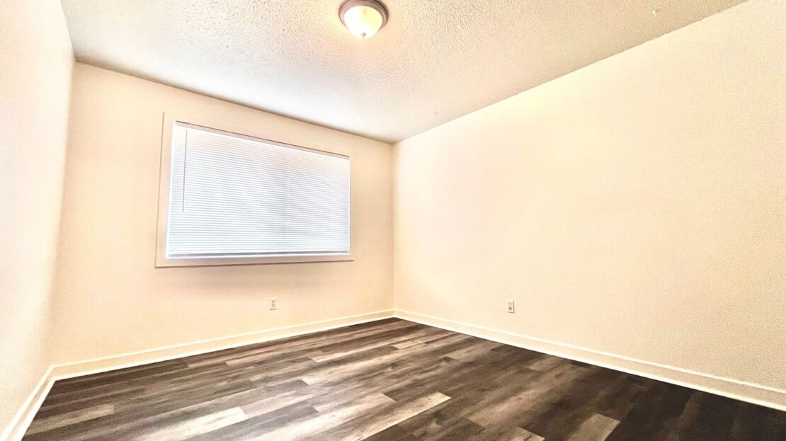 1825 NE Roberts AVE   - Gresham - Oregon - 2 bed, 1 bath rental property