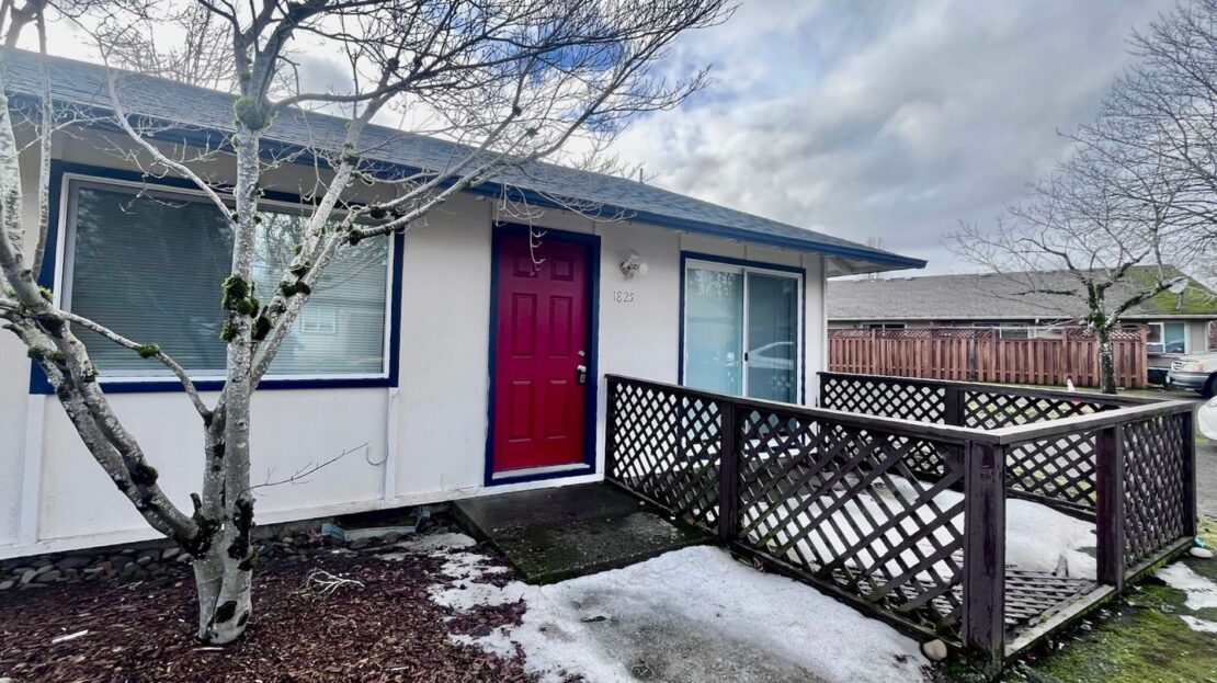 1825 NE Roberts AVE   - Gresham - Oregon - 2 bed, 1 bath rental property