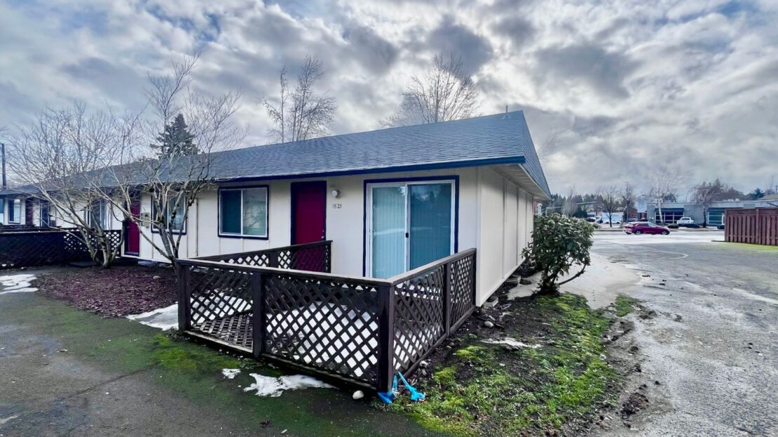 1825 NE Roberts AVE   - Gresham - Oregon - 2 bed, 1 bath rental property